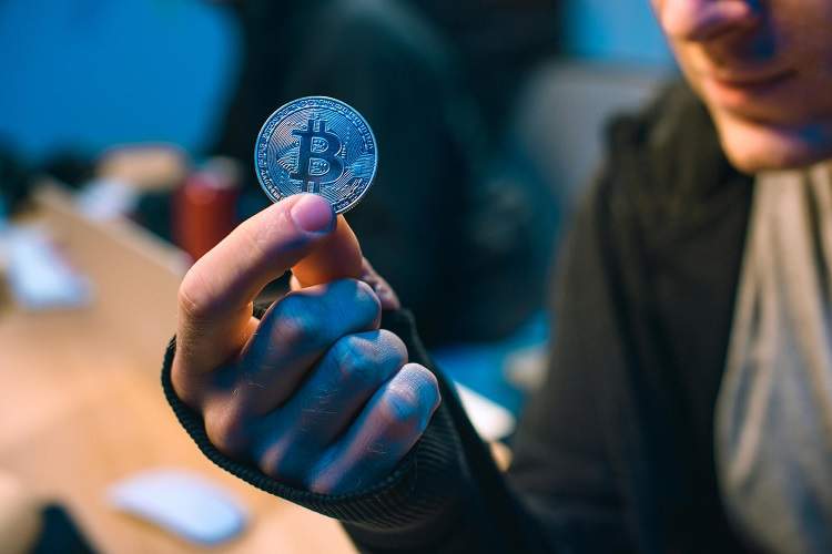 آشنایی کلی با بیت کوین و اتریوم